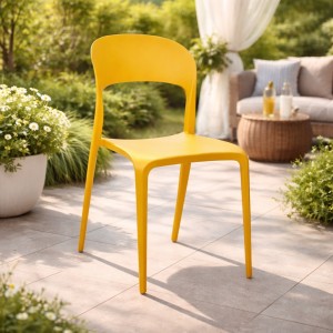 Vista ambientata Sedia in Polipropilene colore Giallo Senape design impilabile modello Omega Totò Piccinni