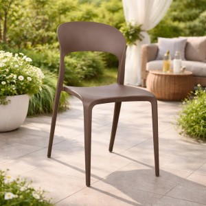 Vista ambientata Sedia in Polipropilene colore Tortora design impilabile modello Omega Totò Piccinni