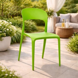 Vista ambientata Sedia in Polipropilene colore Verde design impilabile modello Omega Totò Piccinni