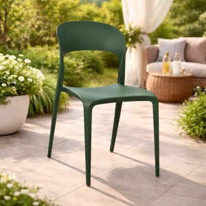 Vista ambientata Sedia in Polipropilene colore Verde Oliva design impilabile modello Omega Totò Piccinni