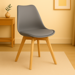 Vista ambientata Sedia in Polipropilene colore Grigio con gambe in legno e cuscino modello Futura Totò Piccinni