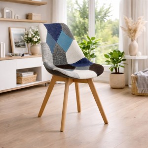 Vista ambientata Sedia in Tessuto colore Patchwork Moon con gambe in legno modello Futura Totò Piccinni