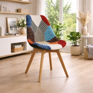 Vista ambientata Sedia in Tessuto colore Patchwork Party con gambe in legno modello Futura Totò Piccinni