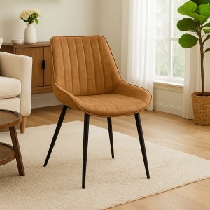 Vista ambientata Sedia in Similpelle imbottita colore Ruggine con gambe in metallo modello Lima Totò Piccinni