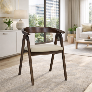 Vista ambientata Sedia in Legno massello con seduta in similpelle colore Beige modello Elba Totò Piccinni