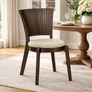 Vista ambientata Sedia in Legno massello seduta in similpelle imbottita colore Beige modello Senna Totò Piccinni