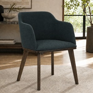 Vista ambientata Poltroncina in tessuto imbottita colore Nero con gambe in legno modello Tevere Totò Piccinni