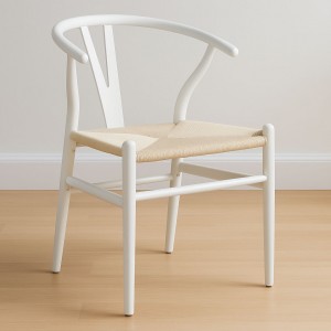 Vista ambientata Sedia in legno colore Bianco con braccioli e schienale ergonomico modello Nordica Totò Piccinni