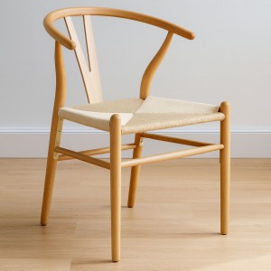 Vista ambientata Sedia in legno colore Naturale con braccioli e schienale ergonomico modello Nordica Totò Piccinni