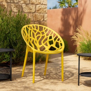 Vista ambientata Sedia poltroncina in polipropilene colore Giallo Senape moderna design impilabile modello Jungle Totò Piccinni