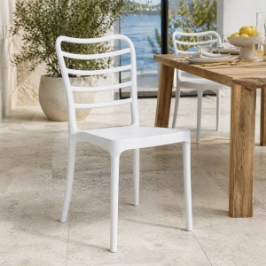 Vista ambientata Sedia da esterno in Polipropilene colore Bianco design impilabile modello Arco Totò Piccinni