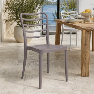 Vista ambientata Sedia da esterno in Polipropilene colore Tortora design impilabile modello Arco Totò Piccinni