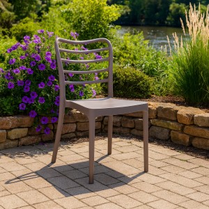 Vista ambientata Sedia da esterno in Polipropilene colore Tortora design impilabile modello Arco Totò Piccinni