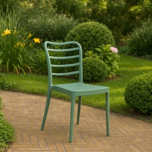 Vista ambientata Sedia da giardino in Polipropilene colore Verde Salvia design impilabile modello Arco Totò Piccinni