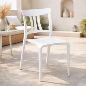 Vista ambientata Sedia in Polipropilene colore Bianco design moderno ed impilabile modello Silvy Totò Piccinni