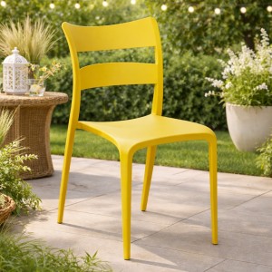 Vista ambientata Sedia in Polipropilene colore Giallo Senape design moderno ed impilabile modello Onda Totò Piccinni