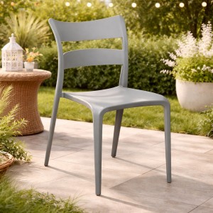 Vista ambientata Sedia in Polipropilene colore Grigio design moderno ed impilabile modello Onda Totò Piccinni