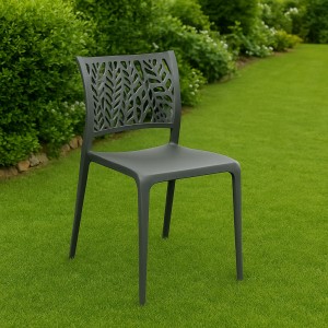 Vista ambientata Sedia Giardino in Polipropilene colore Grigio senza braccioli modello Spring Totò Piccinni