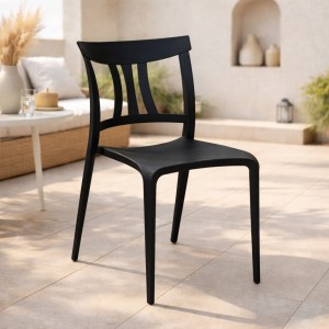 Vista ambientata Sedia in Polipropilene colore Nero design moderno ed impilabile modello Silvy Totò Piccinni