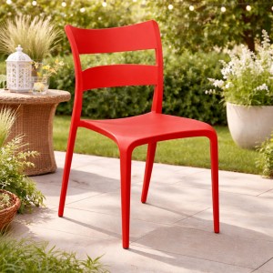 Vista ambientata Sedia in Polipropilene colore Rosso design moderno ed impilabile modello Onda Totò Piccinni