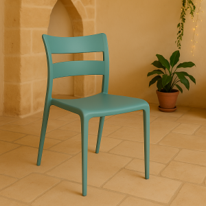 Vista ambientata interna Sedia in Polipropilene colore Verde Salvia design moderno ed impilabile modello Onda Totò Piccinni
