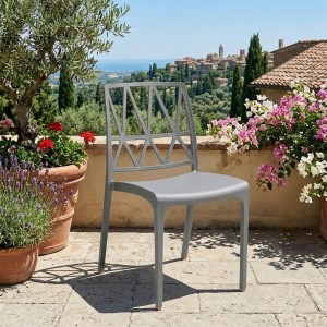 Vista ambientata Sedia in polipropilene Grigia design impilabile made in italy modello Bridge Totò Piccinni