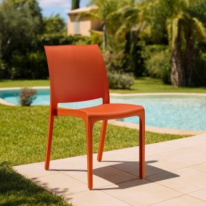 Vista ambientata Sedia in Polipropilene per esterno colore Rosso design impilabile per esterno modello Volga Totò Piccinni