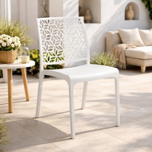 Vista ambientata Sedia da esterno in Polipropilene colore Bianco design impilabile modello Ninfa Totò Piccinni