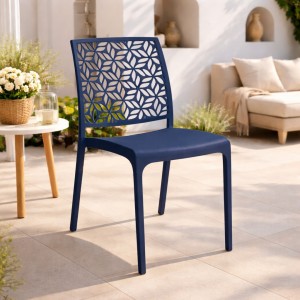 Vista ambientata Sedia in Polipropilene colore Blu design impilabile modello Ninfa Totò Piccinni