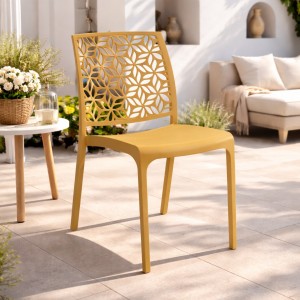 Vista ambientata Sedia in Polipropilene colore Giallo Senape design impilabile modello Ninfa Totò Piccinni
