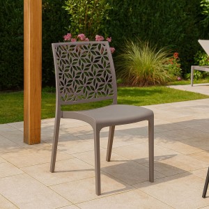 Vista ambientata Sedia da giardino in Polipropilene colore Tortora design impilabile modello Ninfa Totò Piccinni