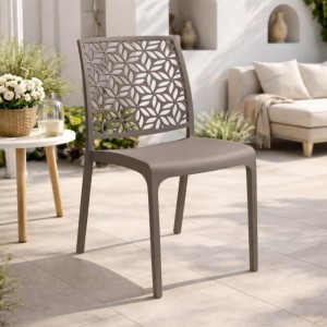 Vista ambientata Sedia da giardino in Polipropilene colore Tortora design impilabile modello Ninfa Totò Piccinni