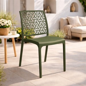 Vista ambientata Sedia in Polipropilene colore Verde design impilabile modello Ninfa Totò Piccinni