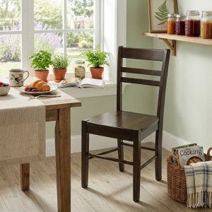 Vista ambientata Sedia in Kit in Legno colore Wengé modello Petra Totò Piccinni