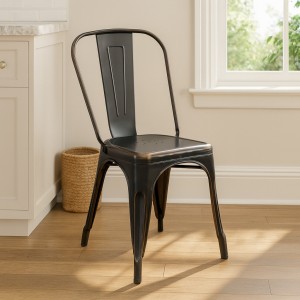 Vista ambientata sedia industry in metallo design industriale vintage nero dettaglio schienale