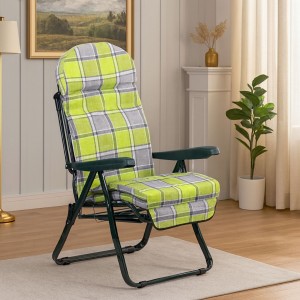 Vista ambientata Poltrona Sedia Sdraio con Poggiapiedi estendibile in metallo struttura verde - scozzese grigio/verde modello Sofia Totò Piccinni