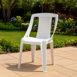 Vista ambientata Sedia impilabile in Polipropilene colore Bianco modello Procida Totò Piccinni