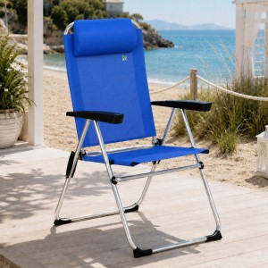 Vista ambientata Spiaggina alta in alluminio e textilene con 7 posizioni regolabili colore "blu" modello Riva Totò Piccinni