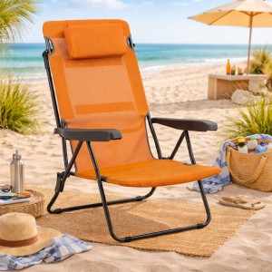 Vista ambientata Sdraio colore Arancione con braccioli e cuscino in Textilene modello Marina Totò Piccinni