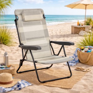 Vista ambientata Sdraio colore "Beige/Grigio" con braccioli e cuscino in Textilene modello Marina Totò Piccinni