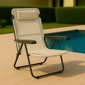 Vista ambientata Sdraio colore Beige Vienna con braccioli e cuscino in Textilene modello Marina Totò Piccinni