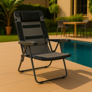 Vista ambientata Sdraio colore Nero con braccioli e cuscino in Textilene modello Marina Totò Piccinni