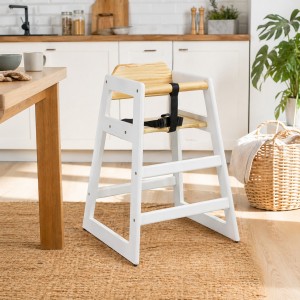 Vista ambientata Seggiolone per bambini in legno colore "Bianco/Naturale" design impilabile Totò piccinni