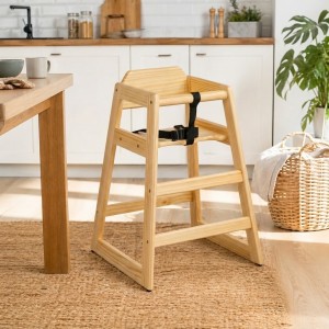 Vista ambientata Seggiolone per bambini in legno colore Naturale design impilabile Totò piccinni