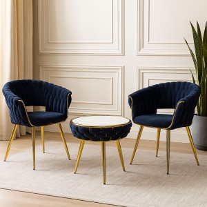 Vista ambientata Set tavolino 2 poltroncine vellutato imbottito colore Blu con finiture in oro modello Royal A Totò Piccinni