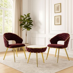 Vista ambientata Set tavolino 2 poltroncine vellutato imbottito colore Porpora finitura in oro modello Royal C Totò Piccinni