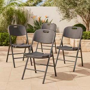 Vista ambientata Sedia pieghevole colore Marrone in HDPE modello Katia Totò Piccinni