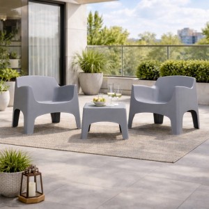 Vista ambientata Set da Giardino in Polipropilene 2 Poltrone impilabili e Tavolino colore Grigio modello Ibiza Totò Piccinni