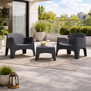 Vista ambientata Set da Giardino in Polipropilene 2 Poltrone impilabili e Tavolino colore Antracite modello Ibiza Totò Piccinni