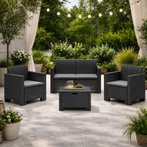 Vista ambientata Set di divanetto poltroncine e tavolino per esterno realizzato in PP polipropilene effetto rattan resistente alle intemperie Nebraska made in italy